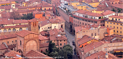 Bologna Bild 3: Altstadt Bologna, Foto: Bologna" auf https://flic.kr/p/7PktvB von https://www.flickr.com/photos/virovets/, Lizenz: CC BY 2.0